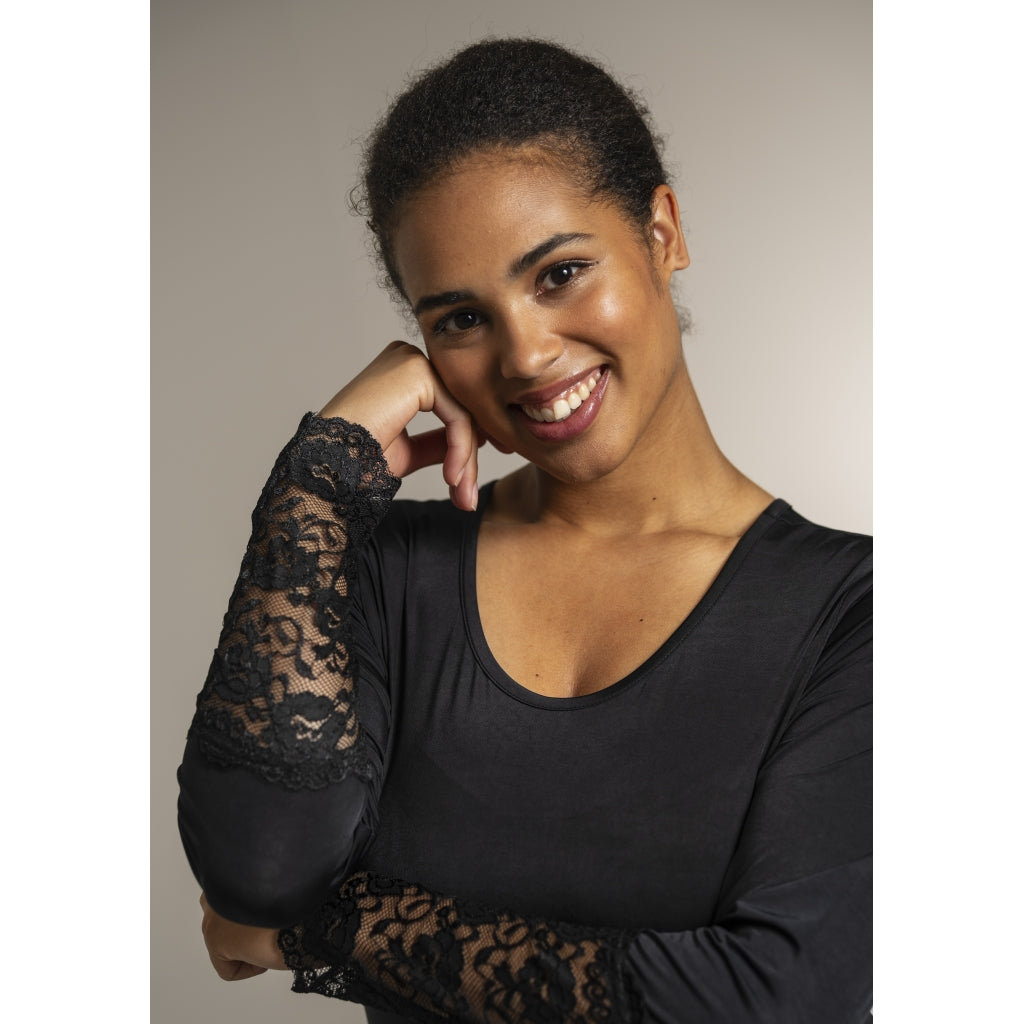 Sandgaard Bluse med blonde ærmer Top Black